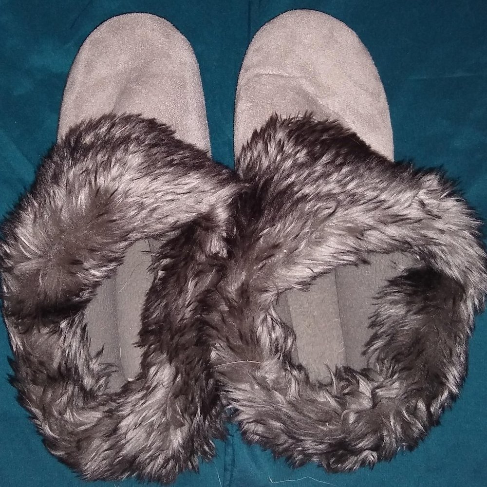 Grey House Slippers | Women's 8.5-9